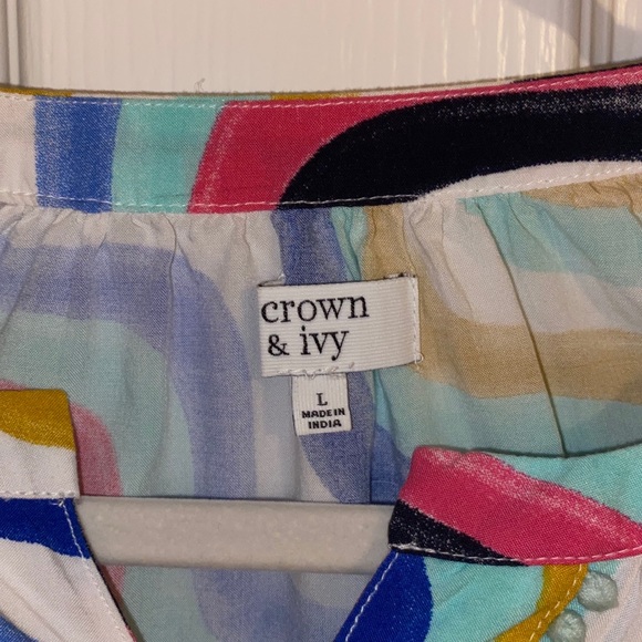 Crown and Ivy Top - Picture 2 of 5